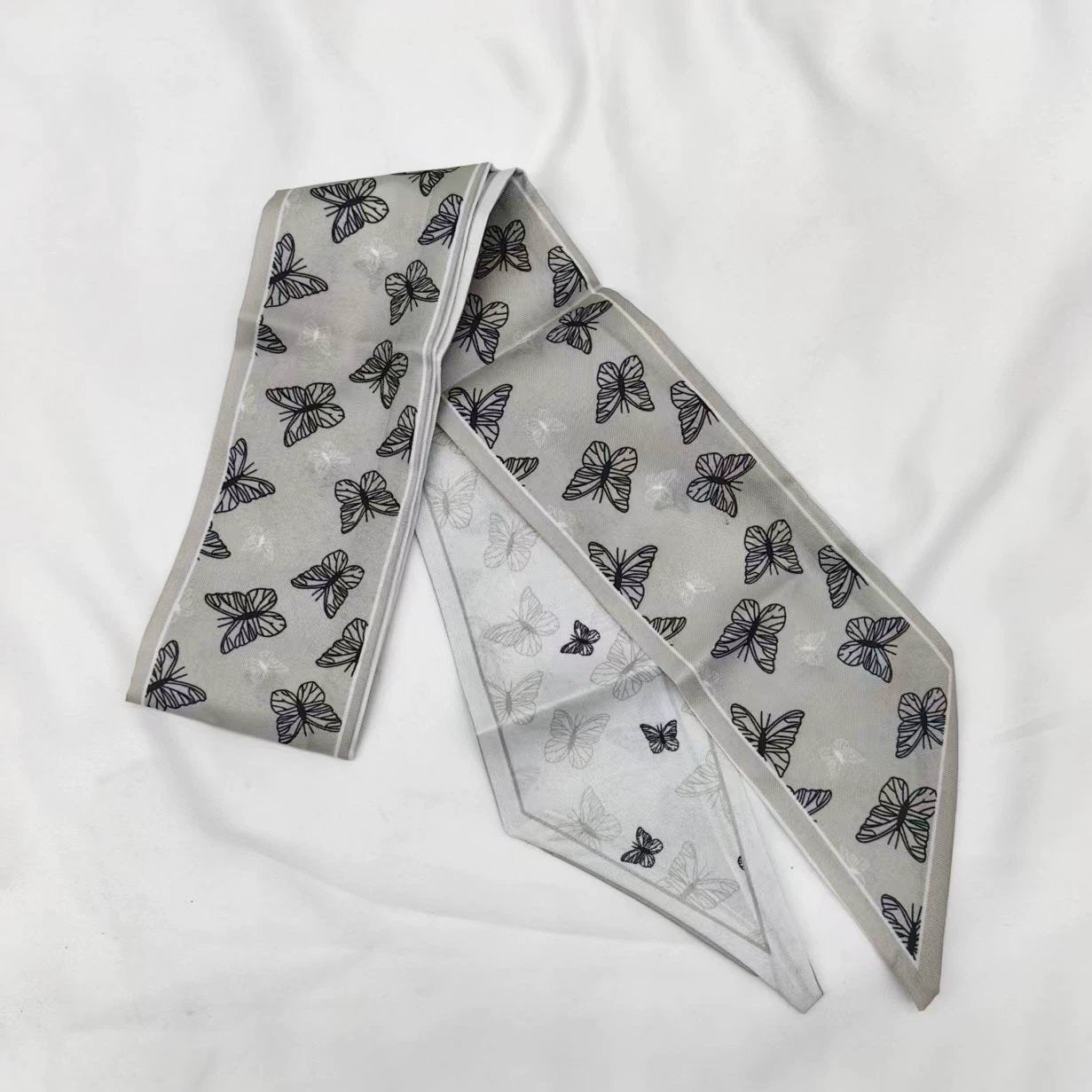 🧣 Women's Letters Print Tote Bag Silk Scarf – Perfect Match for Your Stylish Look!