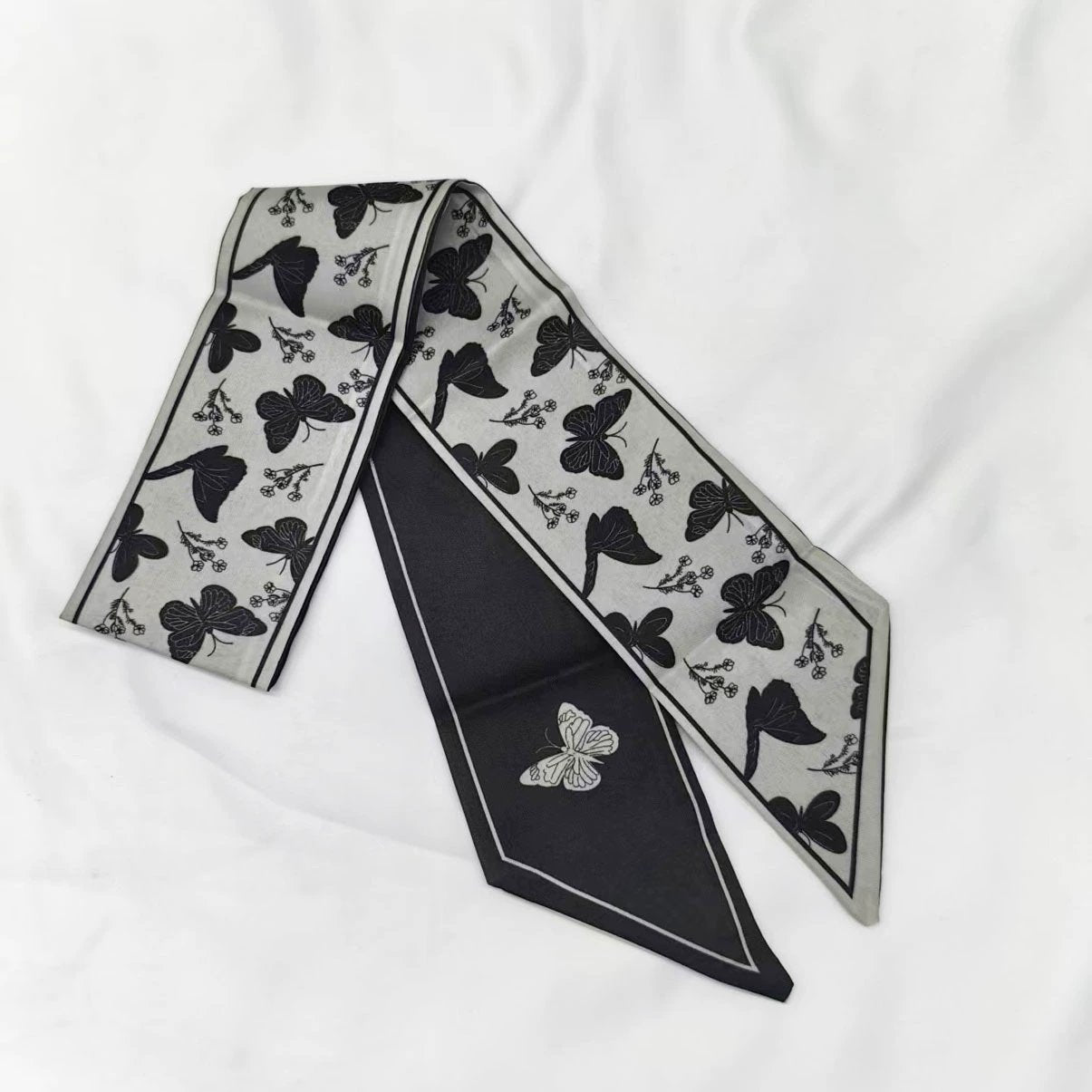 🧣 Women's Letters Print Tote Bag Silk Scarf – Perfect Match for Your Stylish Look!